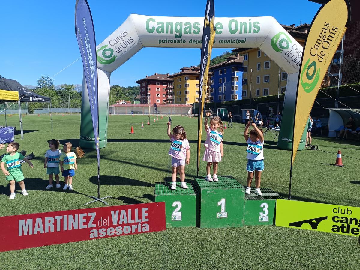 El XV Cross Escolar Infantil de Cangas de Onís reúne a 200 participantes