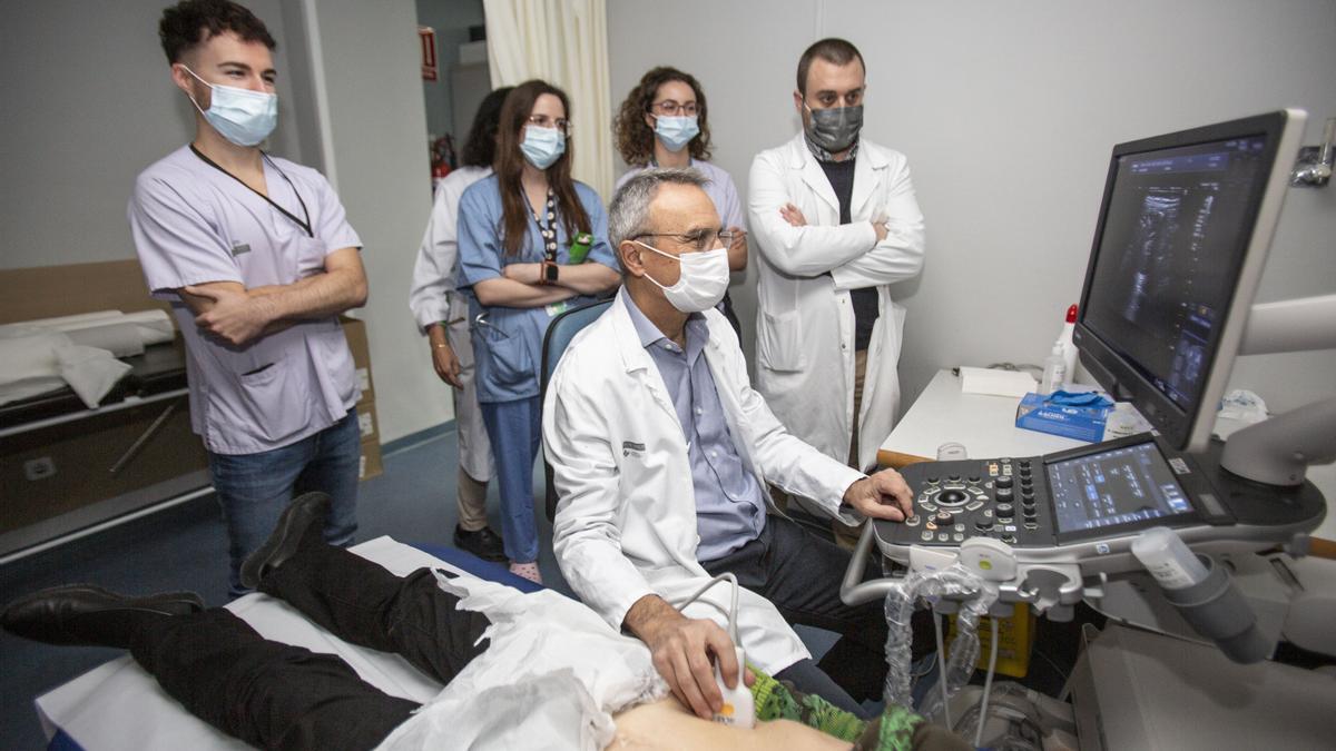 El Hospital de Alicante se suma al uso del SMS para comunicar la fecha de las pruebas a los pacientes