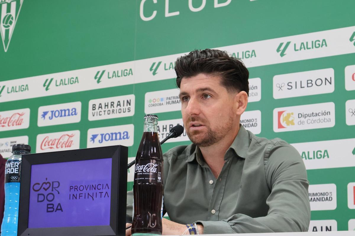 Javi Flores durante la comparecencia de prensa.