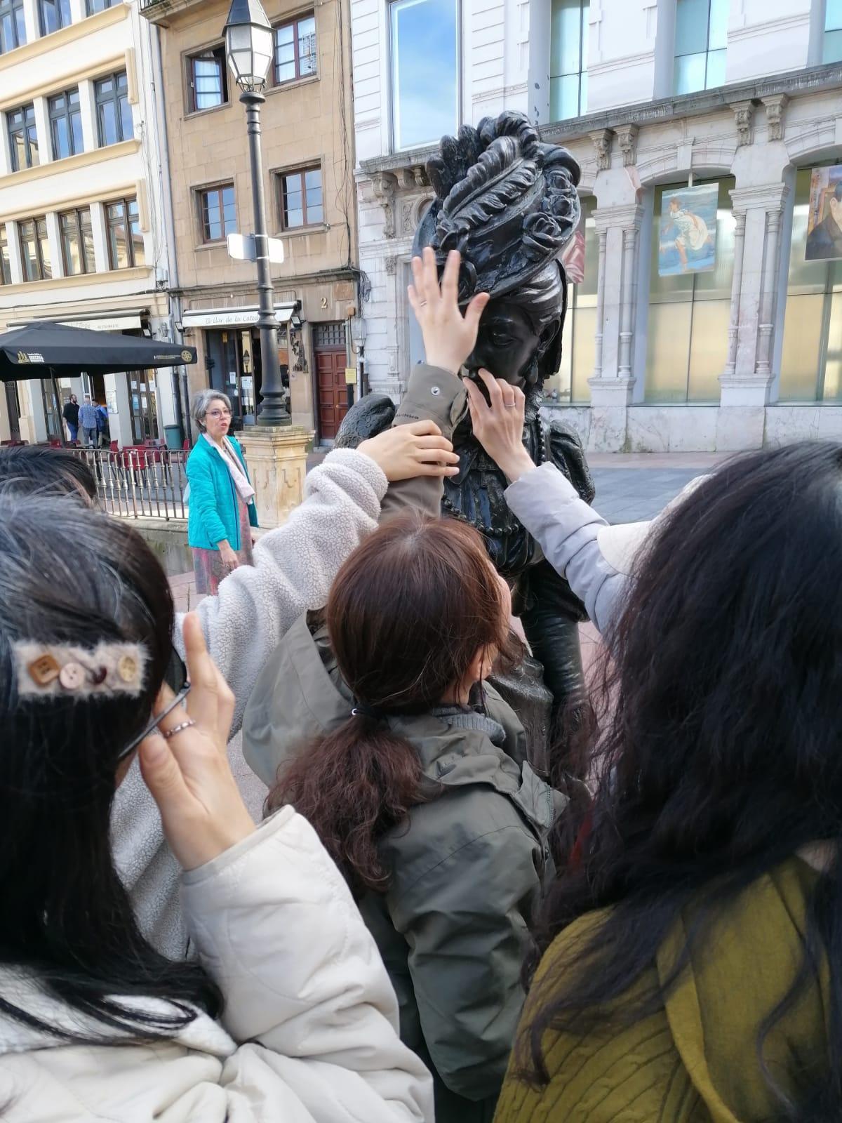 En la escultura de La Regenta.