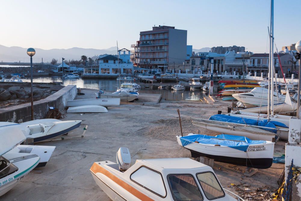 El puerto del Molinar comienza a vaciarse después del ultimátum a los amarristas