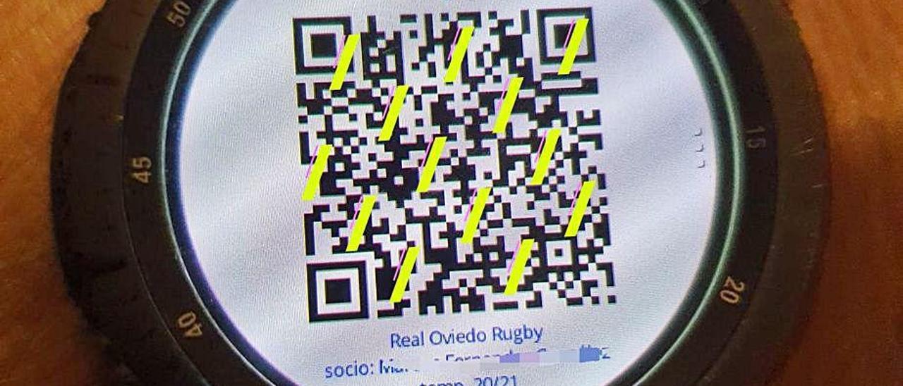 Un reloj con el código QR para los socios del Oviedo Rugby.