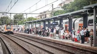 La línea orbital ferroviaria gana una nueva estación en Sitges en un día