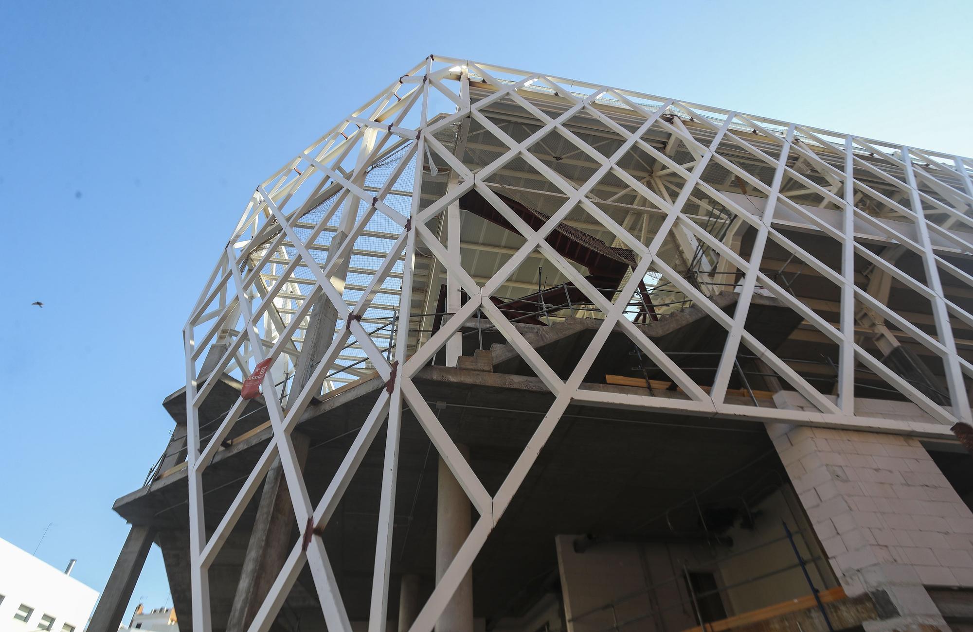 El polideportivo de Nou Moles: un coloso emerge en el barrio