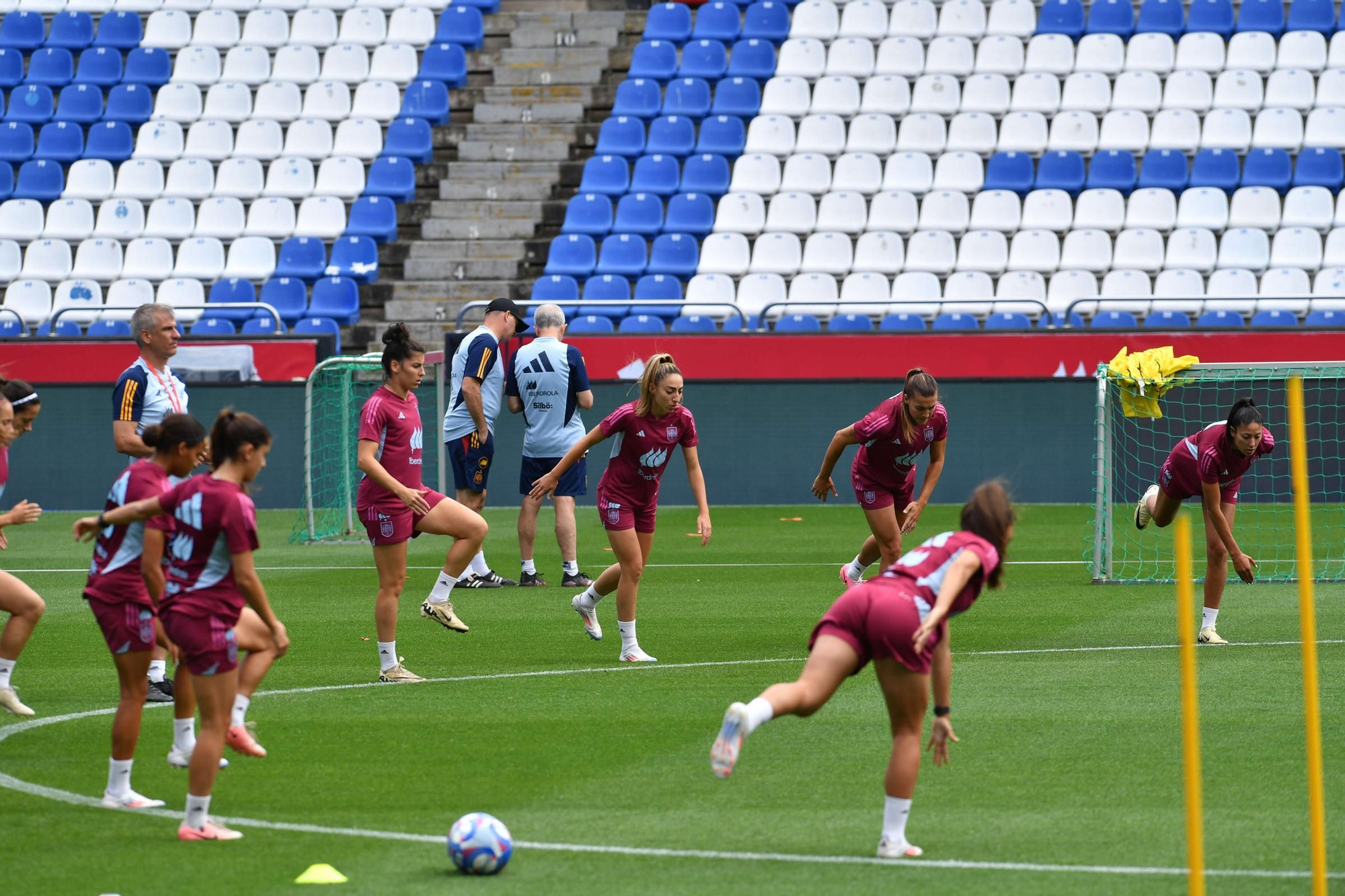 Entrenamiento de la selección femenina de fútbol en Riazor