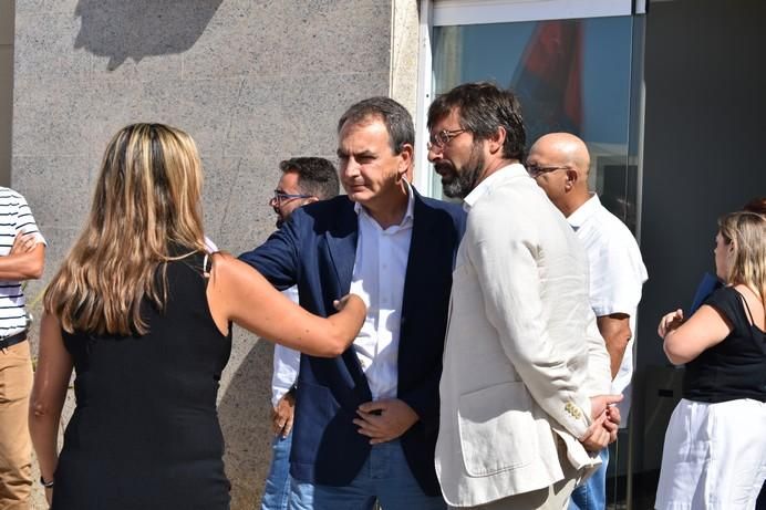 Zapatero, en el minuto de silencio en Lanzarote por los atentados de Cataluña