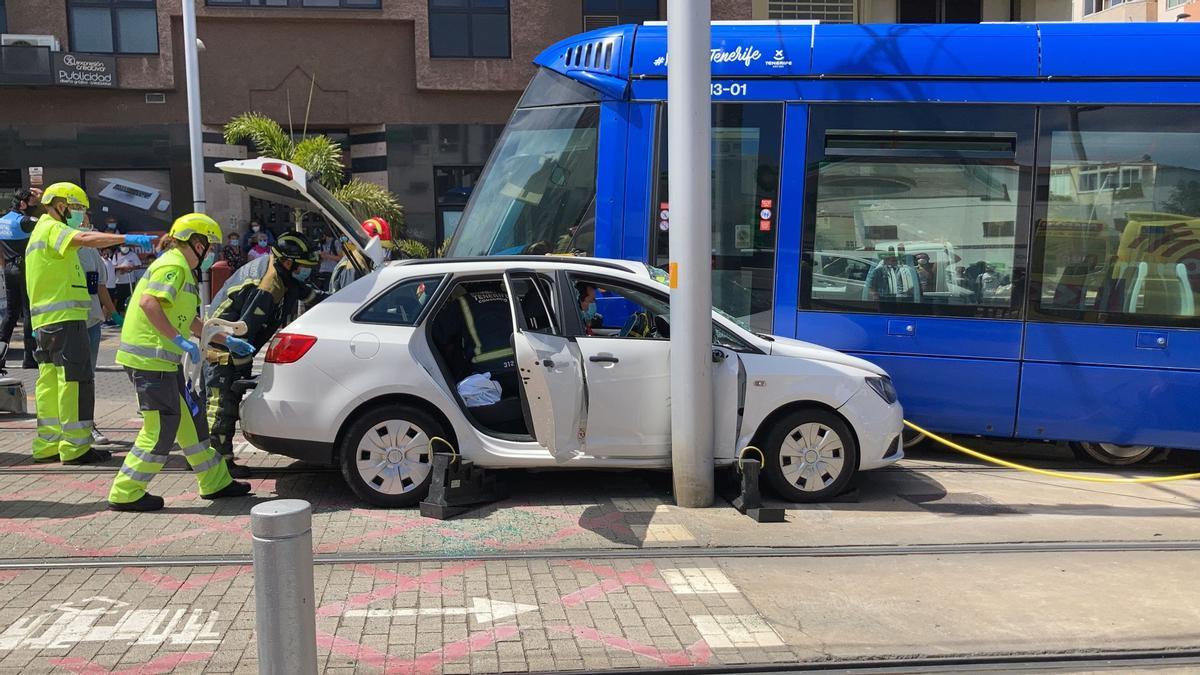 Una colisión anterior de un turismo con el tranvía