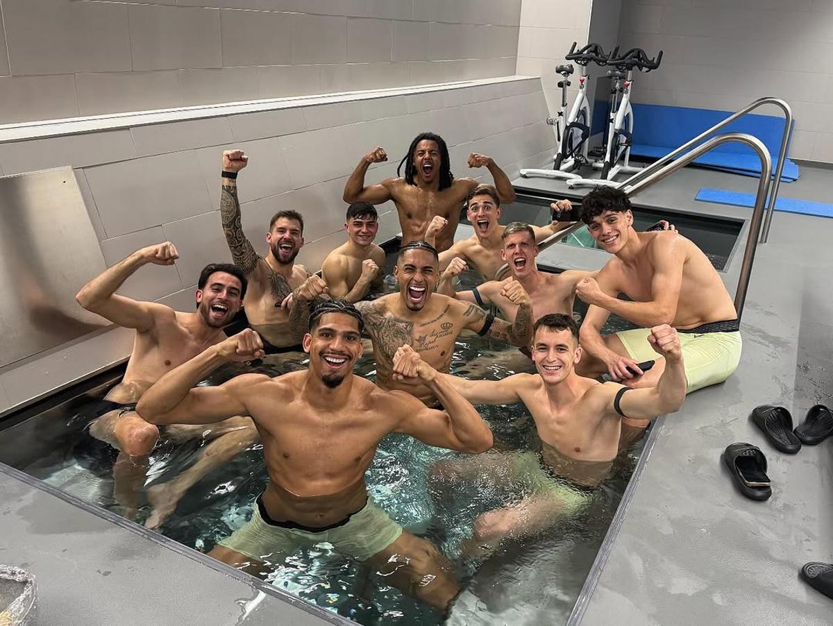 Los jugadores del Barça, tras la remontada al Atlético