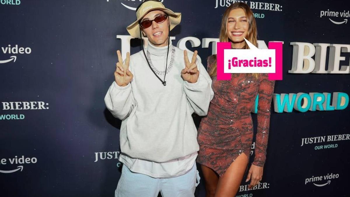 Justin y Hailey Bieber en un photocall