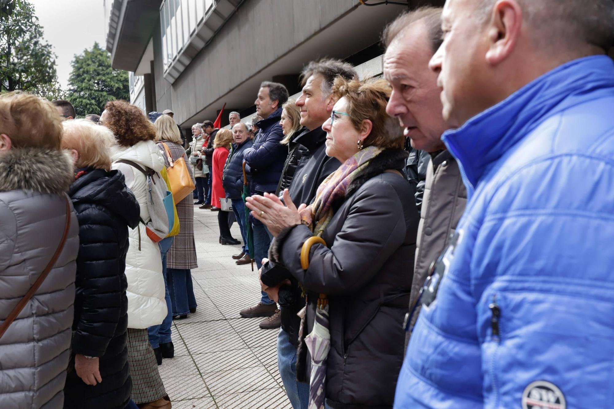 EN IMÁGENES: concentración en Oviedo en apoyo de Pedro Sánchez