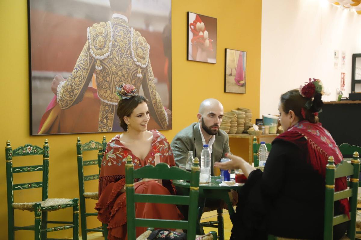 Meses de trabajo artesanal para vestir los recintos sin perder la esencia de la tradición