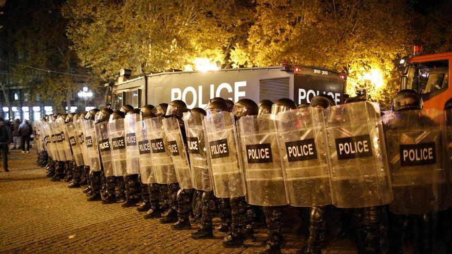Altercados graves en la capital de Georgia por la decisión del Gobierno de congelar su petición de adhesión a la UE