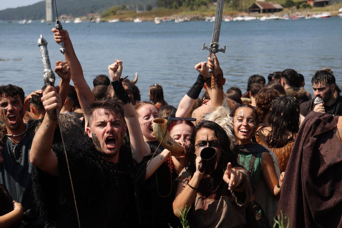 La fiesta vivida hoy en las Torres de Oeste (Catoira) con motivo del día grande de la Romería Vikinga 2025.
