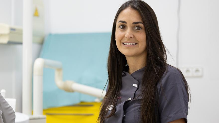 Anahita Boddohi: «La primera visita al ortodoncista debería ser a los seis años»