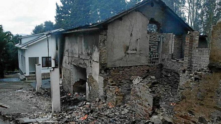 Una de les propietats afectades pels incendis declarats a Cantàbria i Astúries