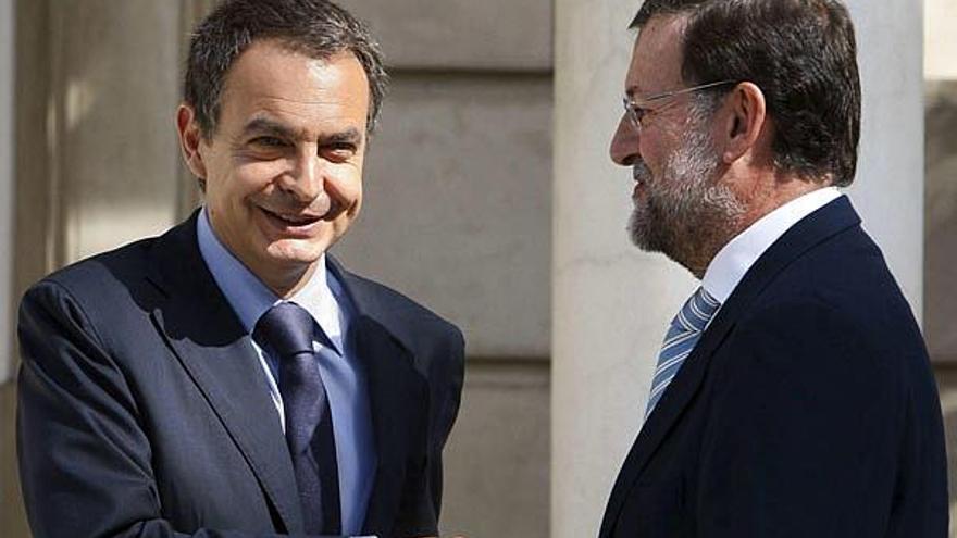 José Luis Rodríguez Zapatero saluda al líder del PP  Mariano Rajoy