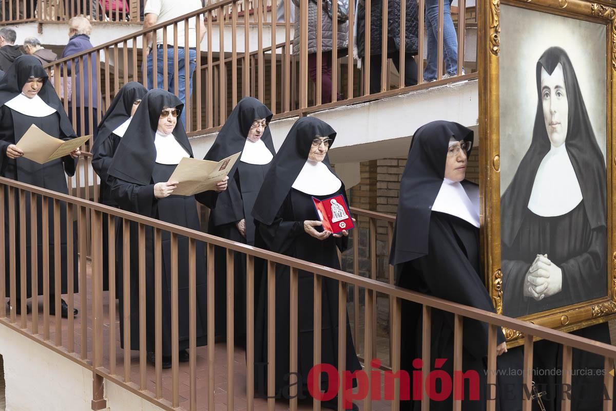 Así ha sido el traslado del cuatro y la reliquia de Santa Teresa de Jornet desde el Asilo hasta la Parroquia de la Concepción en Caravaca