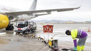 Brussel·les permet als avions carregar més querosè si en falta a la destinació