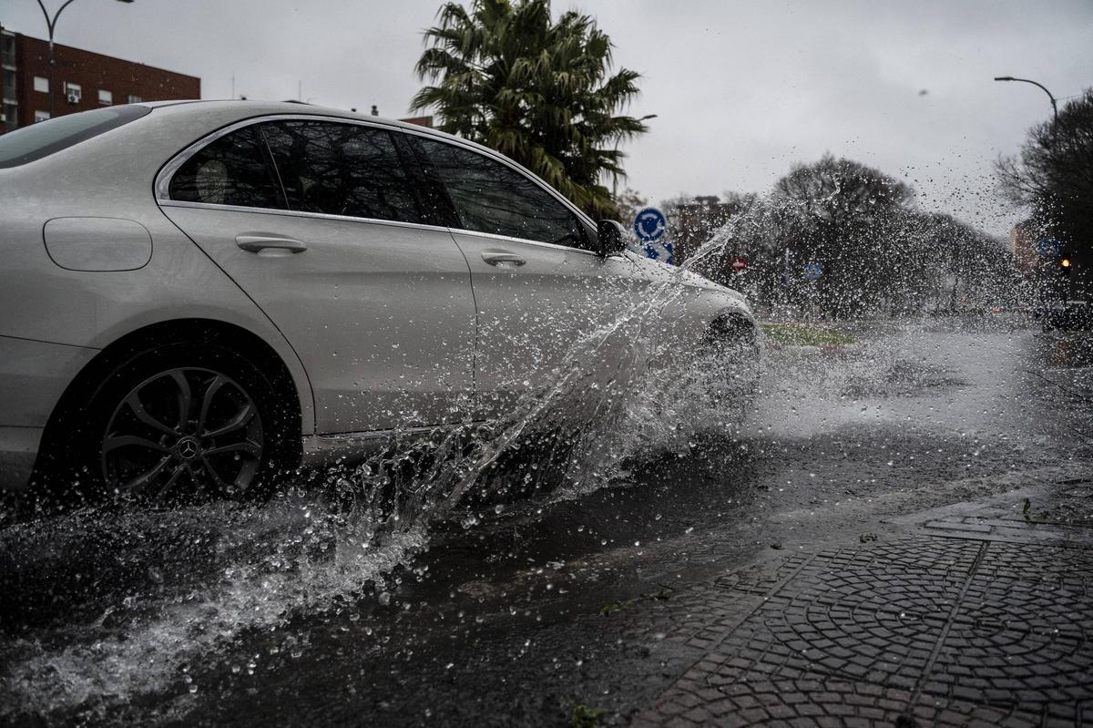 Fotogalería | La borrasca Marta anega las calles de la Charca Musia