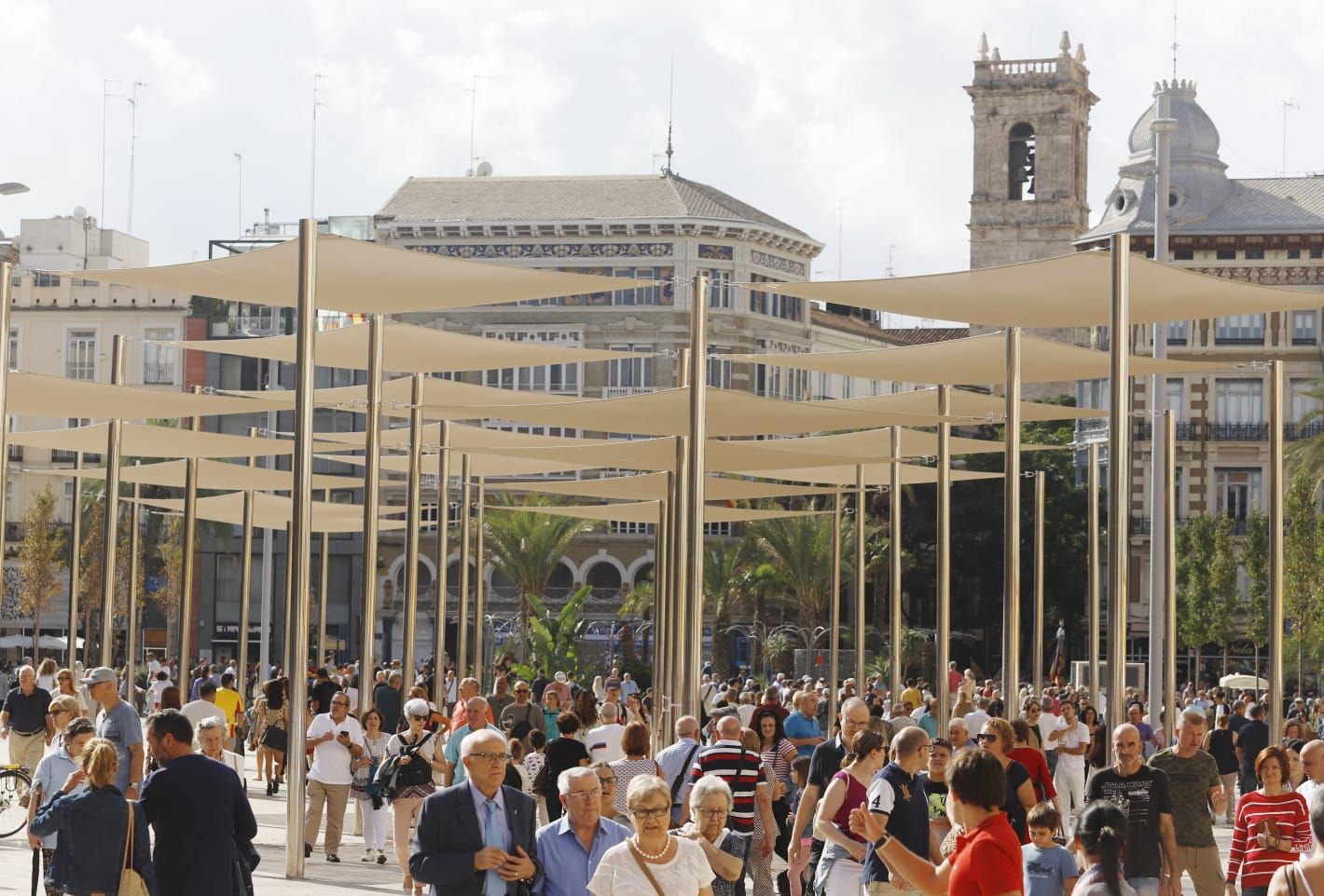 Ambiente en las calles de València el 9 d'Octubre