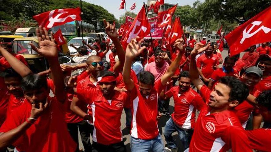 Protesta roja a l&#039;Índia per defensar la dignitat laboral