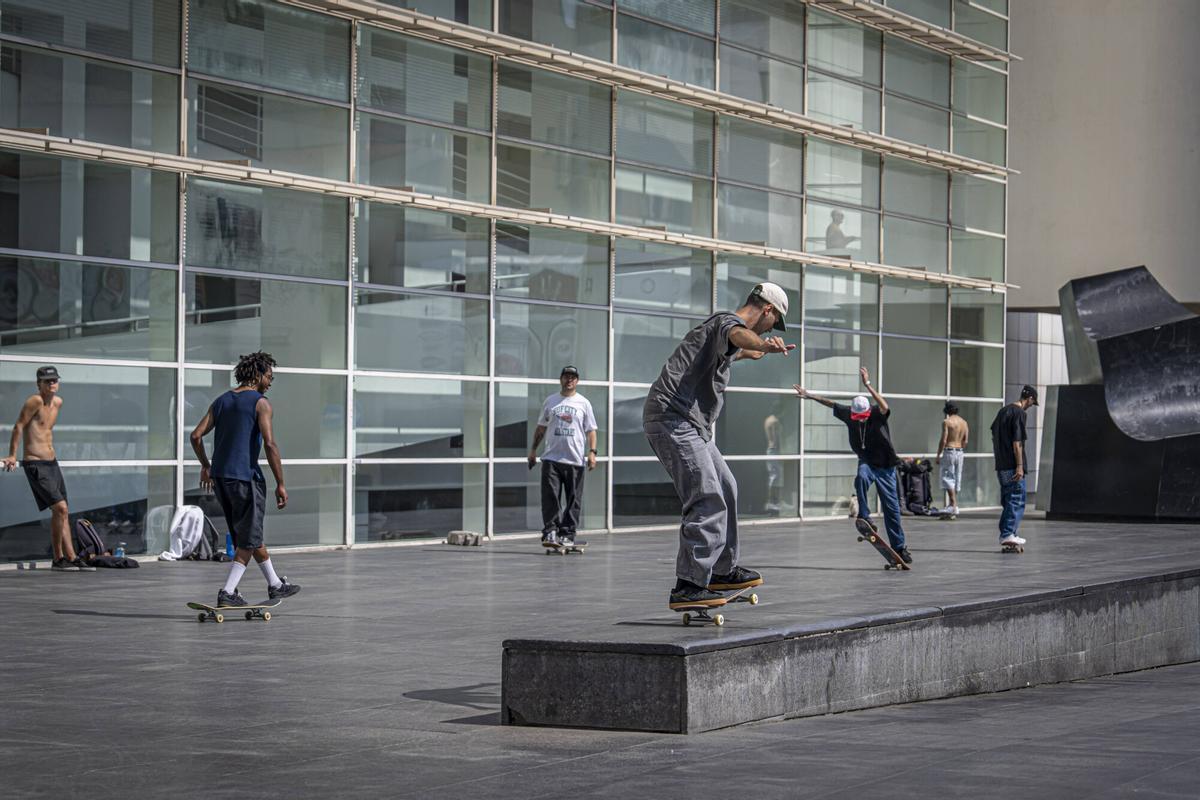 La plaza dels Àngels con las obras del MACBA ya iniciadas.