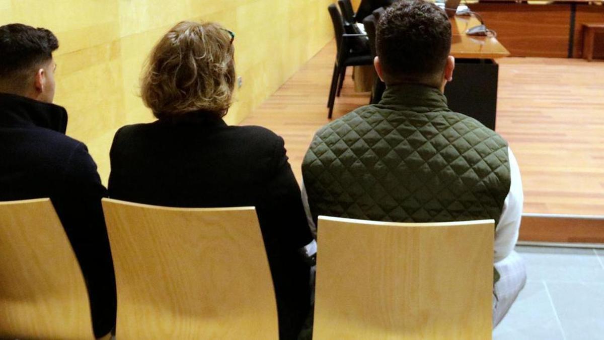 Los dos acusados durante el juicio en la Audiencia de Girona