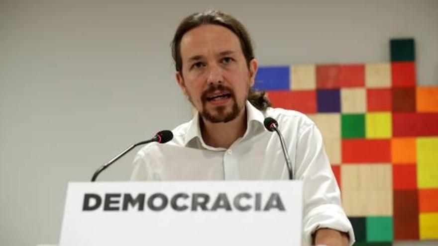 Pablo Iglesias va demanar un «cop de mà» al PSOE per fer fora el PP del Govern.