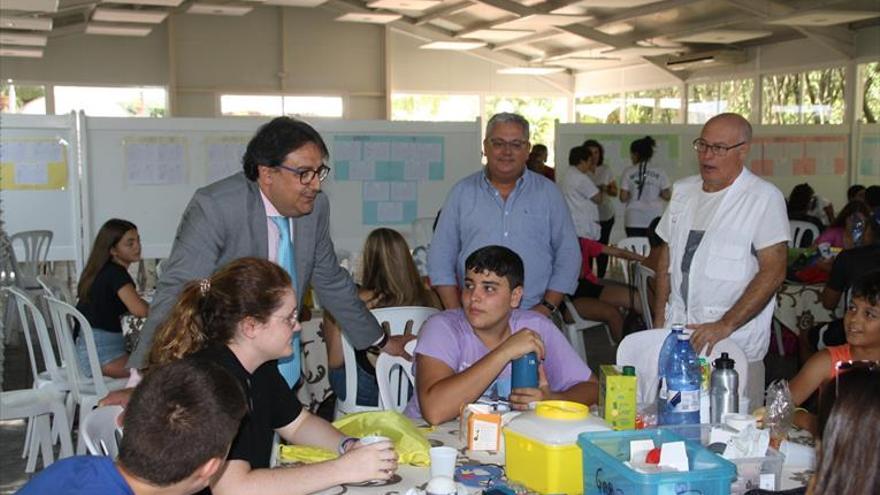 josé maría vergeles visita el campamento de fadex