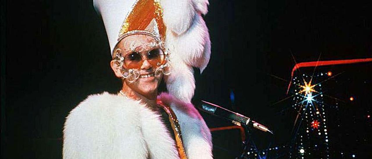 Elton John, siempre dispuesto a desafiar las normas.