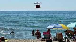 Los drones que vigilan las playas de Fuengirola ya llevan 2.500 actuaciones este verano