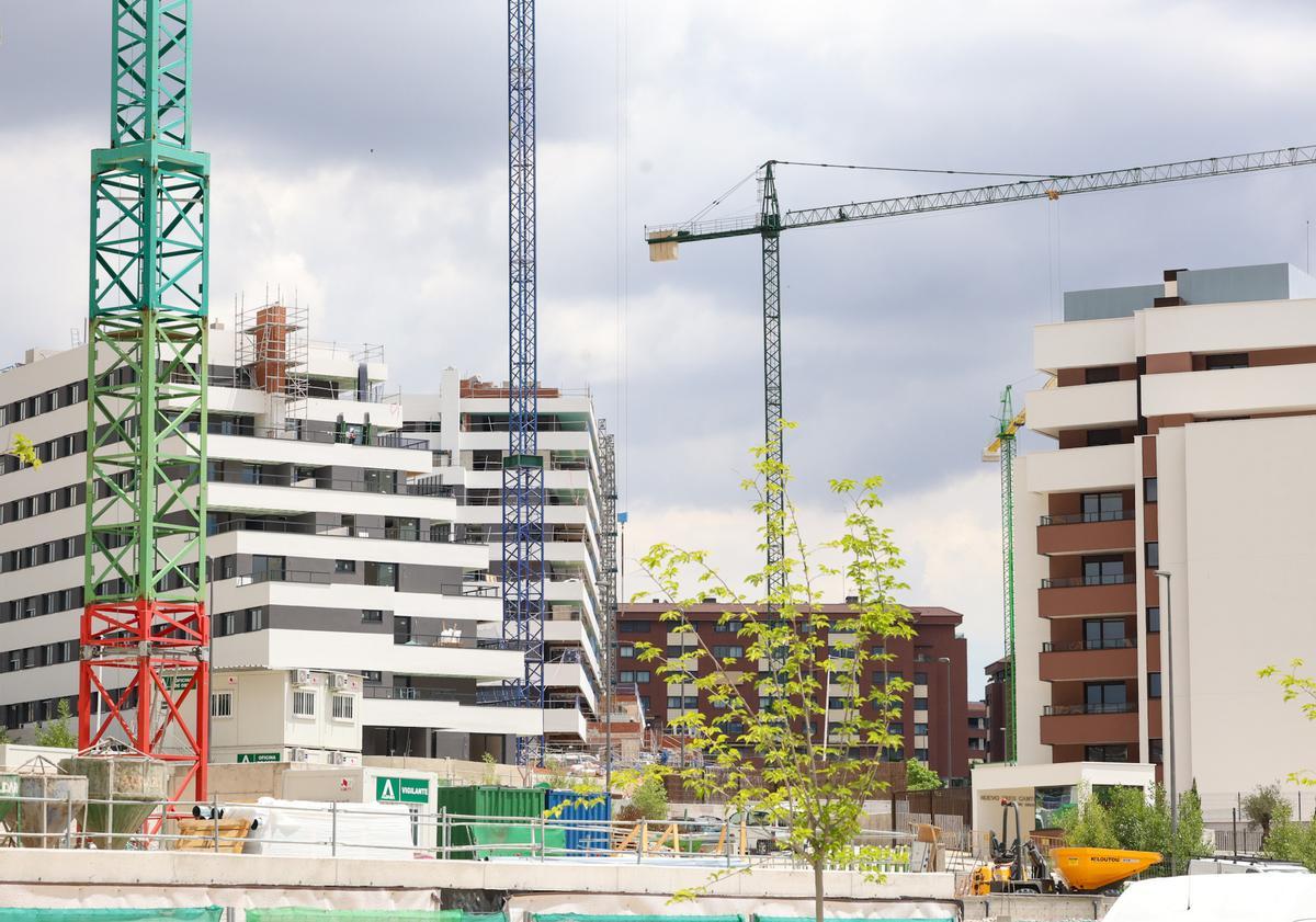 Bloques de viviendas en construcción.