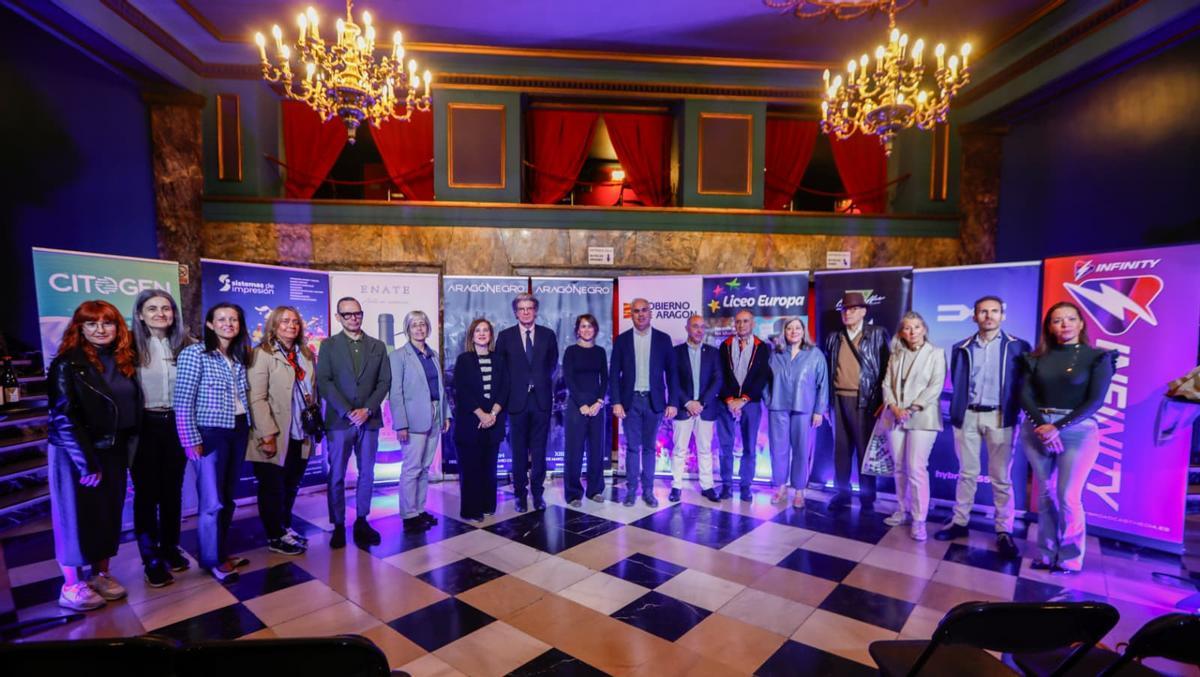 Los organizadores del FAN, Juan Bolea y Jana Catalán, junto a Sara Fernández (Ayto. de Zaragoza) y Pedro Olloqui (Gobierno de Aragón), y los alcaldes de municipios participantes