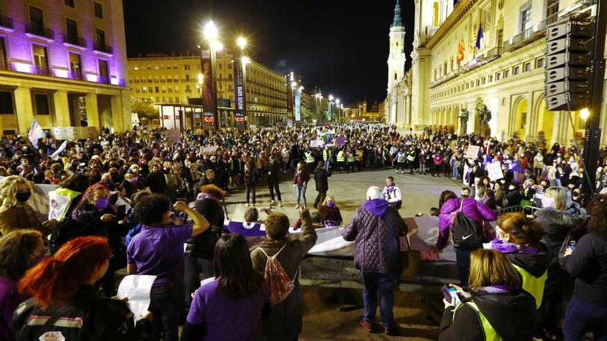 La manifestación feminista del 8M en Zaragoza termina al son de Rigoberta Bandini