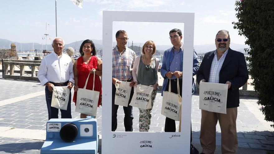 Cierre de la campaña &quot;Presume de Galicia&quot;, ayer, en Baiona. / FdV