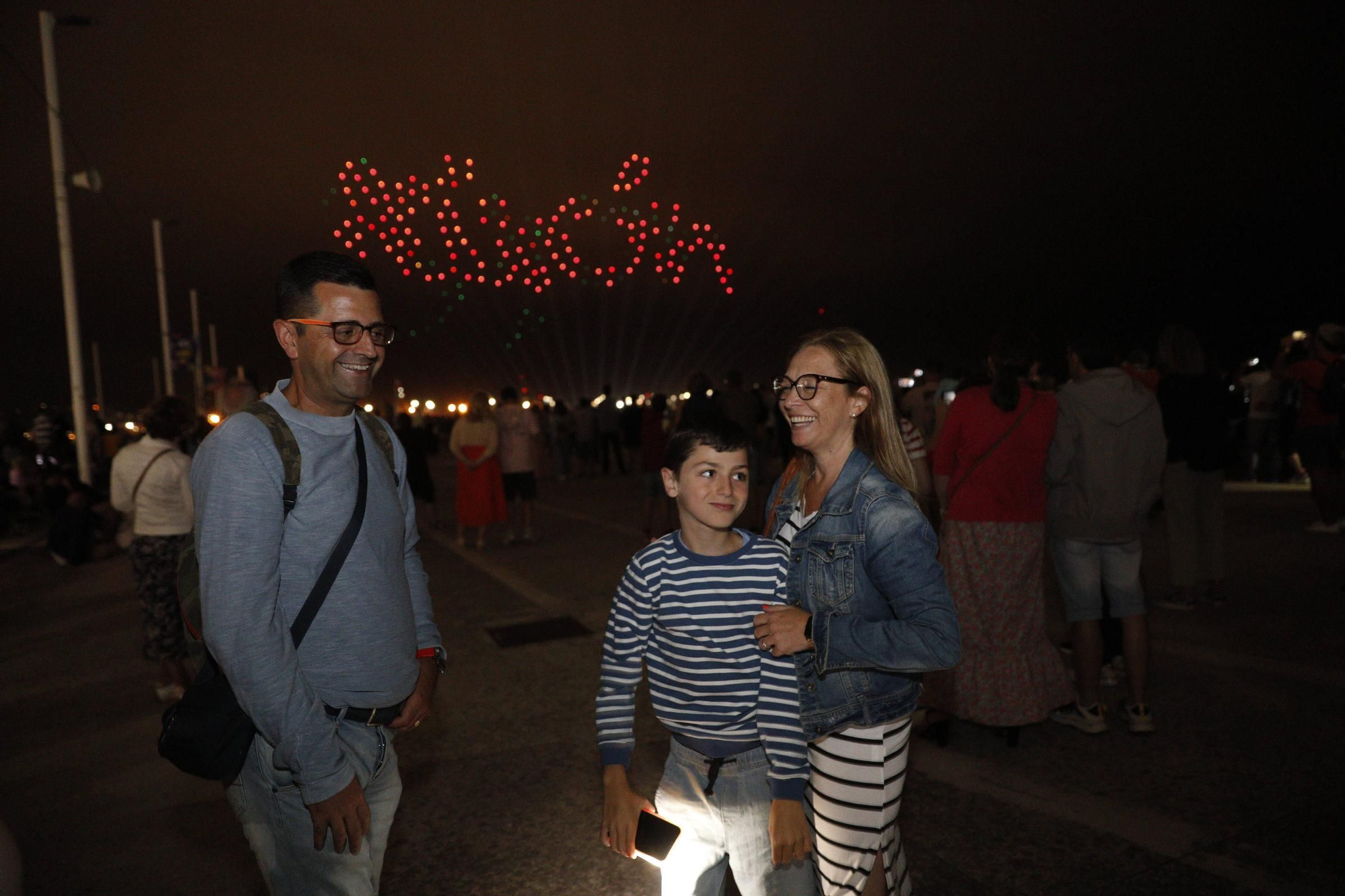 Así ha sido la primera cita de la noche de los drones en Gijón