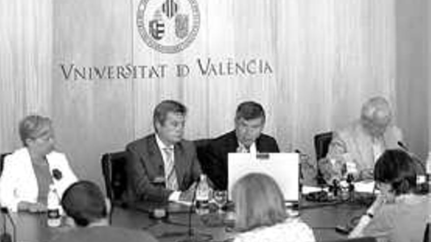 presentación. 

Rosa Moliner, Rafael Ripoll, Francisco Tomas y Manuel 

Costa.