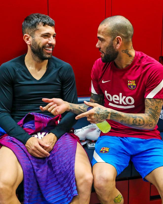 Las primeras imágenes de Alves en su regreso al Barça