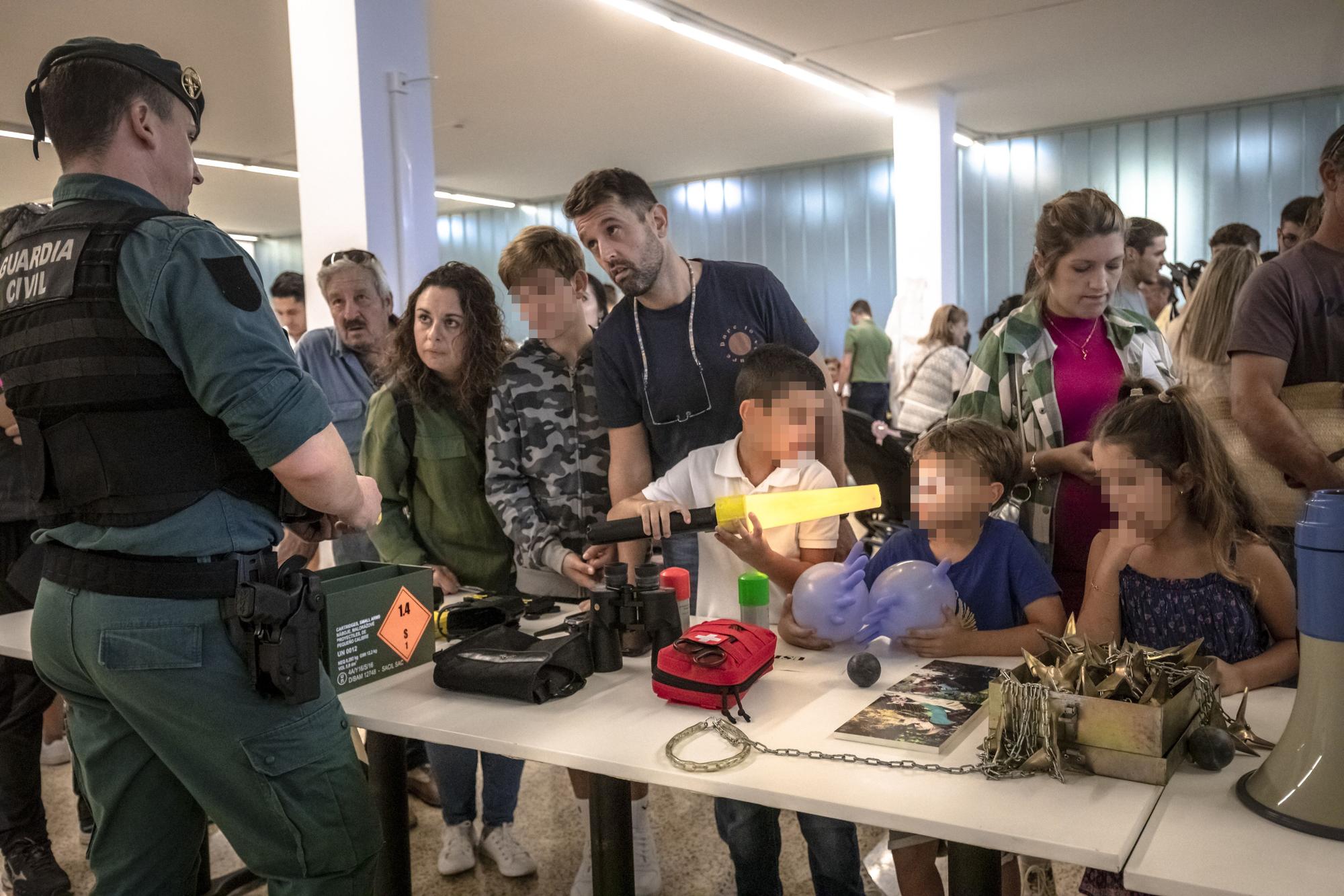 La Guardia Civil de Baleares ha celebrado una jornada de puertas abiertas para conmemorar la patrona