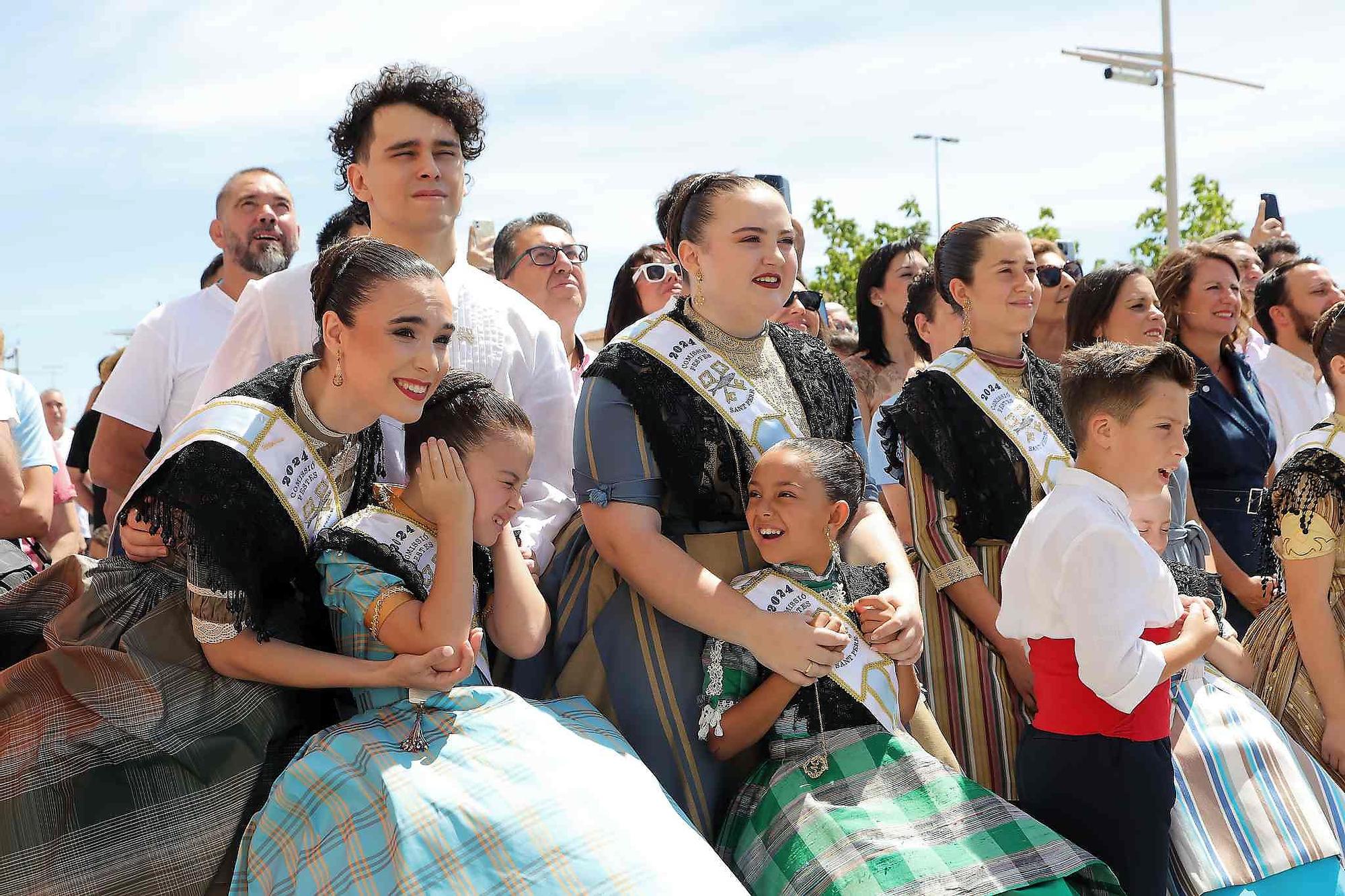 El Grau da inicio a las fiestas de Sant Pere con pólvora, bous y música