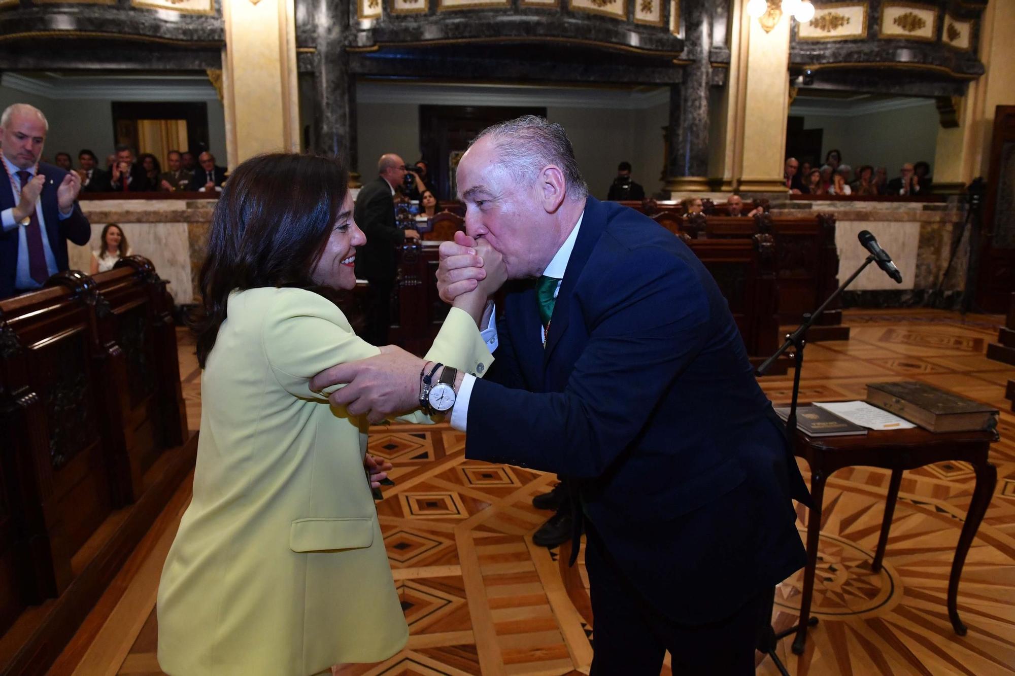 Investidura Inés Rey: La alcaldesa de A Coruña jura su cargo por ...