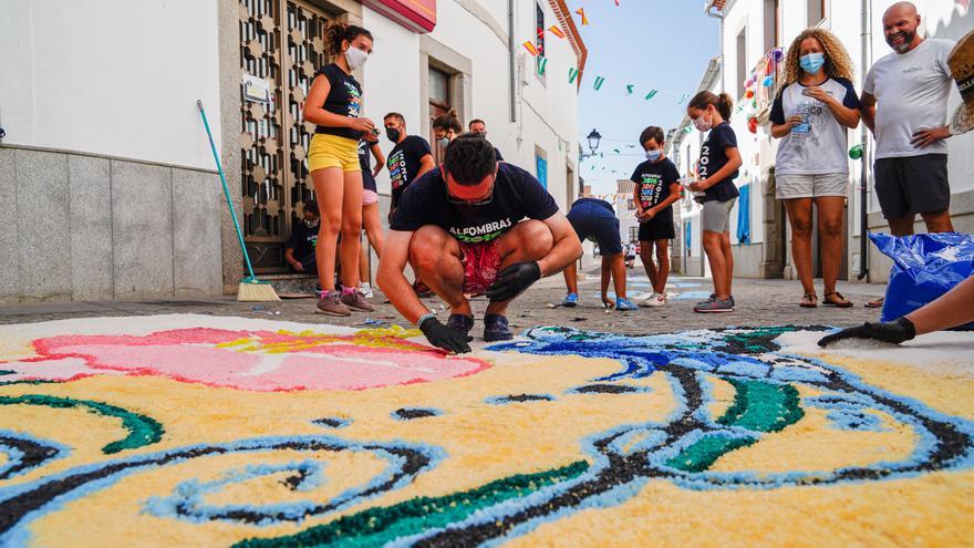 Un proyecto Xacobeo une las alfombras de Carcabuey, Valenzuela y Torrecampo