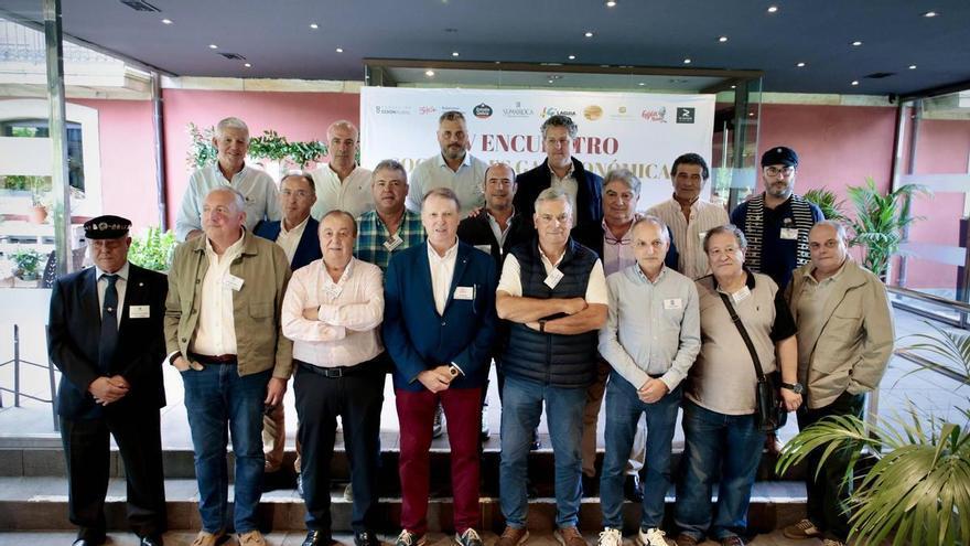 El Encuentro de Sociedades Gastronómicas de Gijón reúne a 105 aficionados a la buena mesa: "Nos sirve para estrechar lazos"