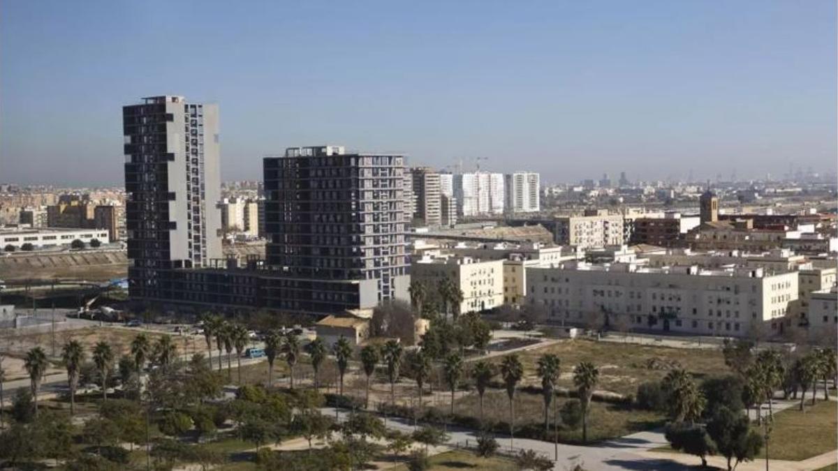 Edificios a medio construir en el proyecto residencial de Sociópolis, en la pedanía de la Torre, en València.
