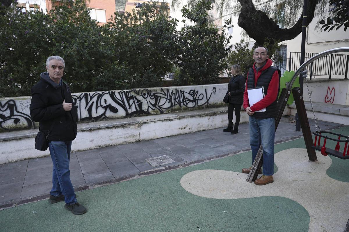 Los vecinos, en otra zona sucia y llena de pintadas.