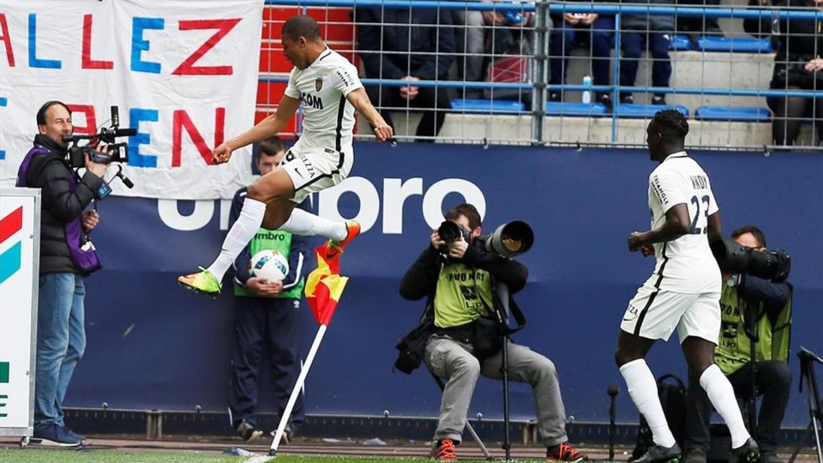 Mbappé salta de alegría tras marcar uno de sus goles
