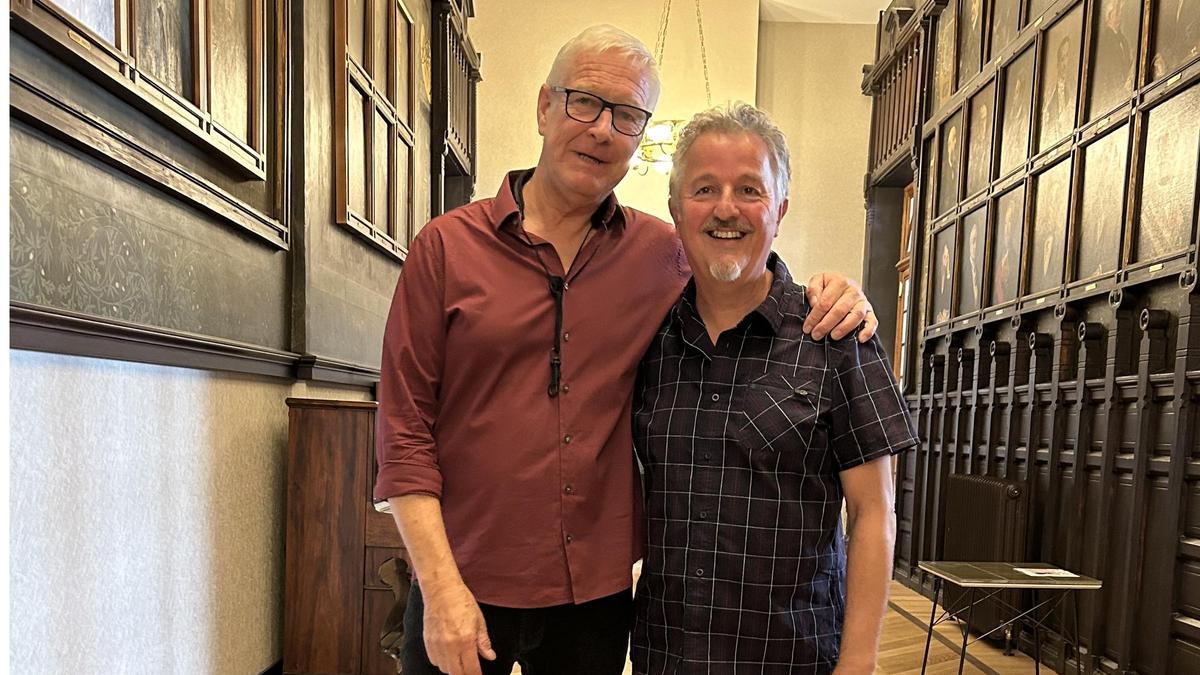 Andreas Prittwitz y Luis Fernández posan durante el receso del concierto que ofrecieron en la sala Cacharrería.