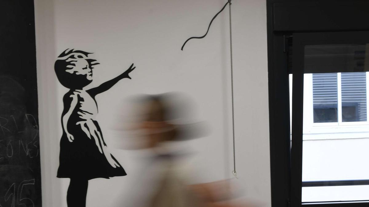 Detalle en la pared en dependencias del servicio para hijos de víctimas de violencia de género, en el centro de Murcia.