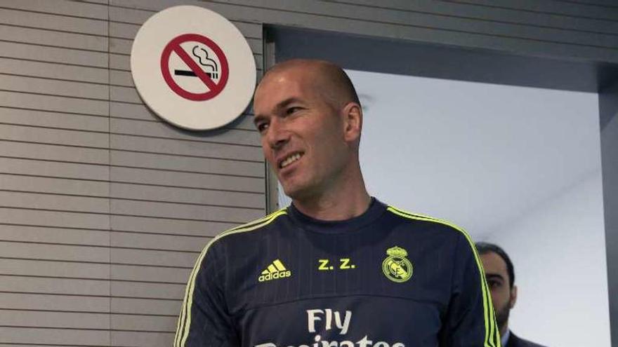 Zinedine Zidane, ayer en Valdebebas. // Efe