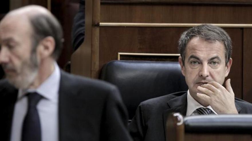 El presidente del Gobierno, José Luis Rodríguez Zapatero y el ministro de Interior, Alfredo Pérez Rubalcaba.